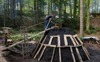 Pri Domu Frata se je pripravljala kopa in kuhalo oglje